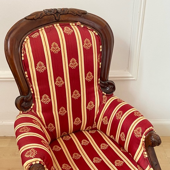 Vintage Reproduction of a Queen Anne Wood with Gold Wine Fabric Chair for Dolls - Picture 1 of 11
